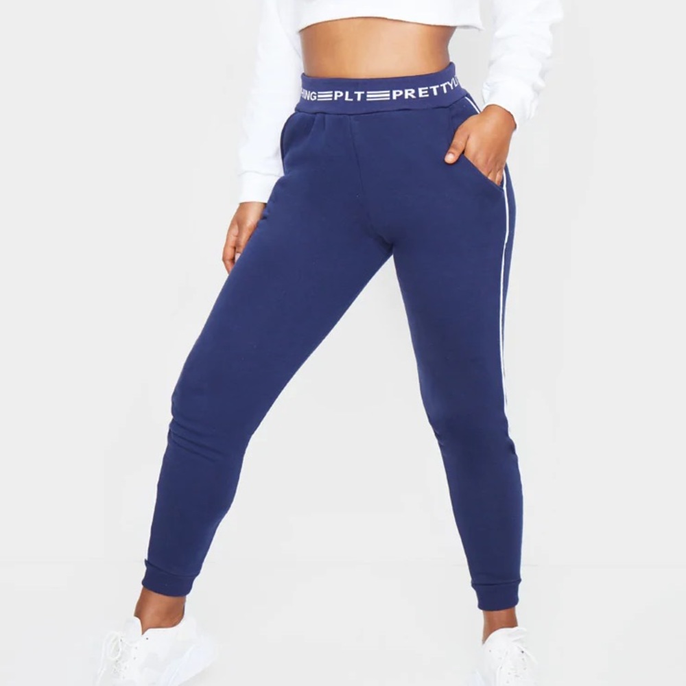Prettylittlething Navy contrast piping cuff jogger